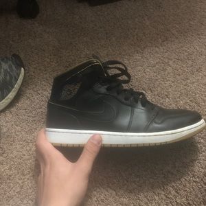 Jordan 1 mids